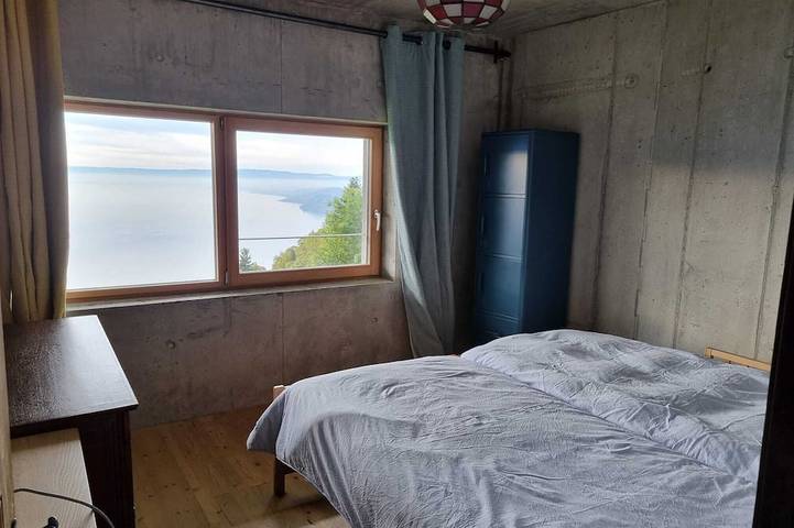 Chalet à la Montagne. Vue Exceptionnelle sur le lac et les Alpes. Havre de Paix in Veytaux, Genfer See