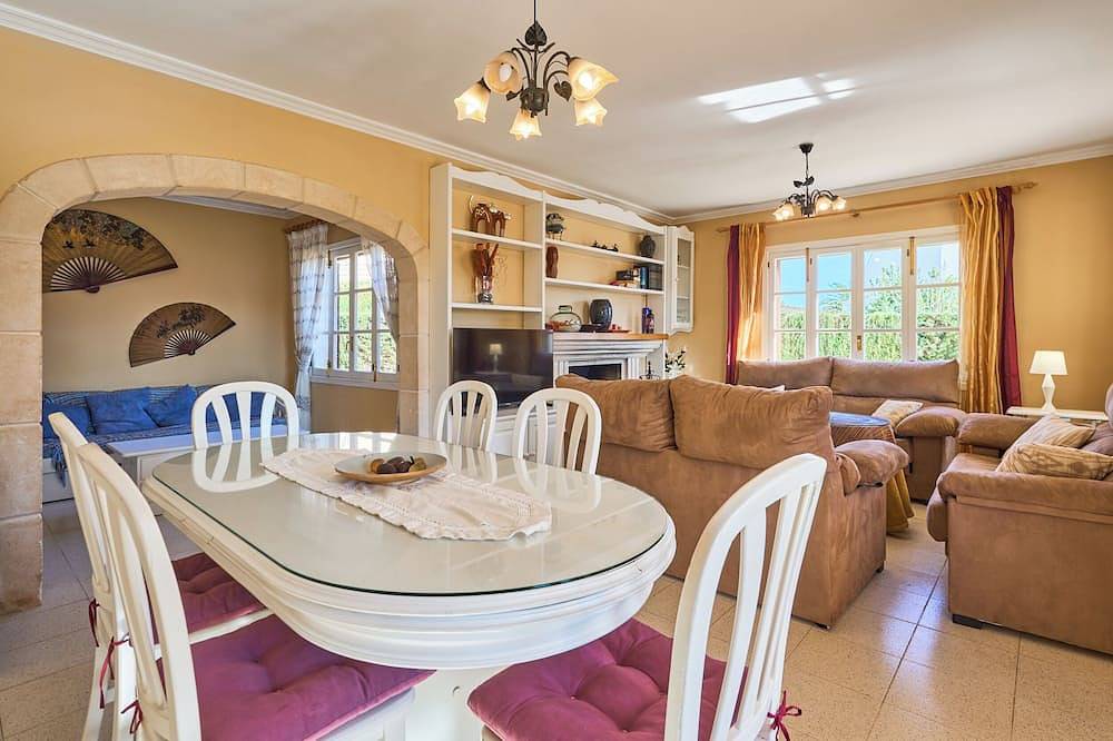 Tos vacation home in Sa Coma with private pool in Sant Llorenç des Cardassar, East Majorca