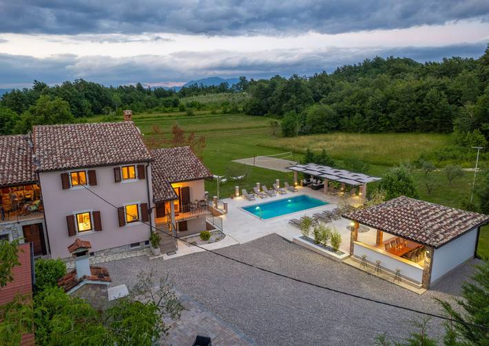 Villa für 16 Personen, mit Pool und Terrasse - 1