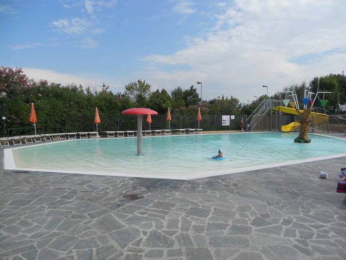 Mobilehome mit Pool und Klimaanlage in Colombare, Sirmione