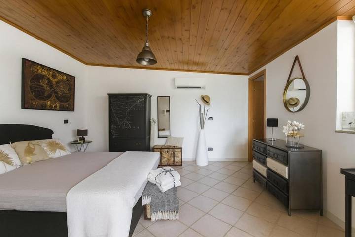 Gîte pour 4 personnes, avec Balcon et Terrasse ainsi que Jardin et Vue à Villafranca Tirrena