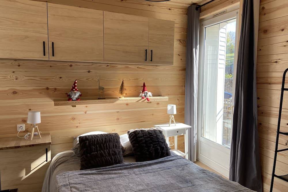 Entire apartment, Charming T2 in the center of Formiguères in Formiguères, Parc naturel régional des Pyrénées catalanes