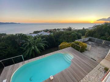 Cottage pour 8 personnes, avec jardin ainsi que vue et piscine à Schœlcher