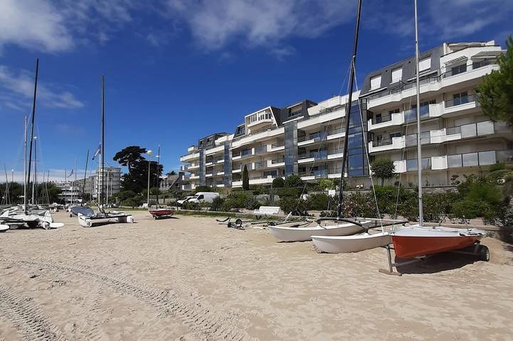 Gîte pour 3 personnes, avec terrasse dans Plage Benoît