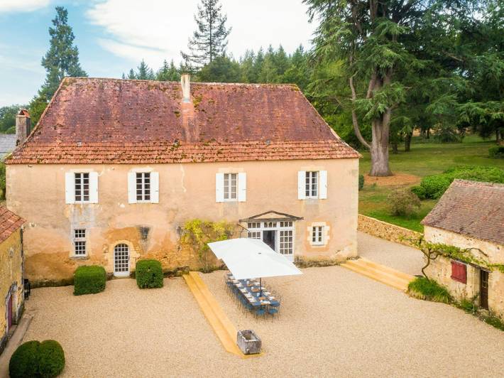 Location de vacances pour 12 personnes, avec terrasse, adapté aux familles à Cendrieux