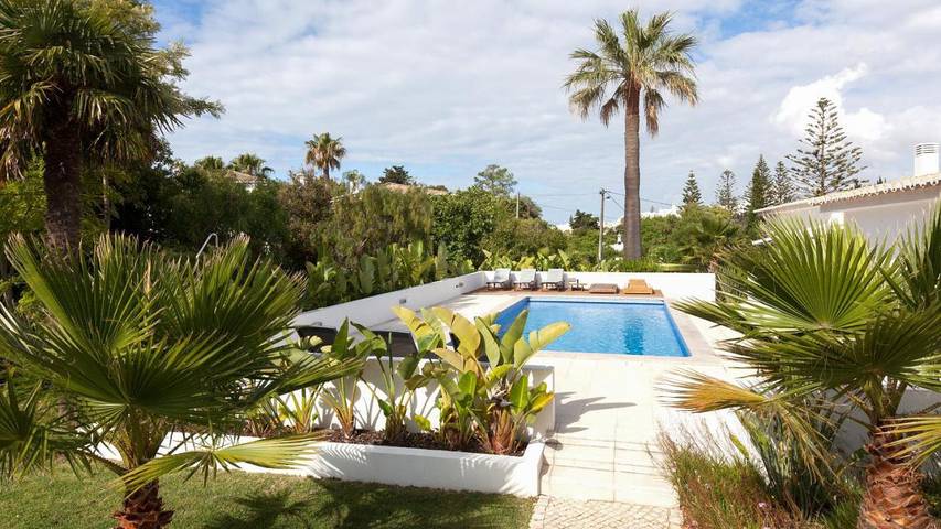 Villa voor 8 personen, with Terras and Tuin as well as Zwembad in Praia da Rocha