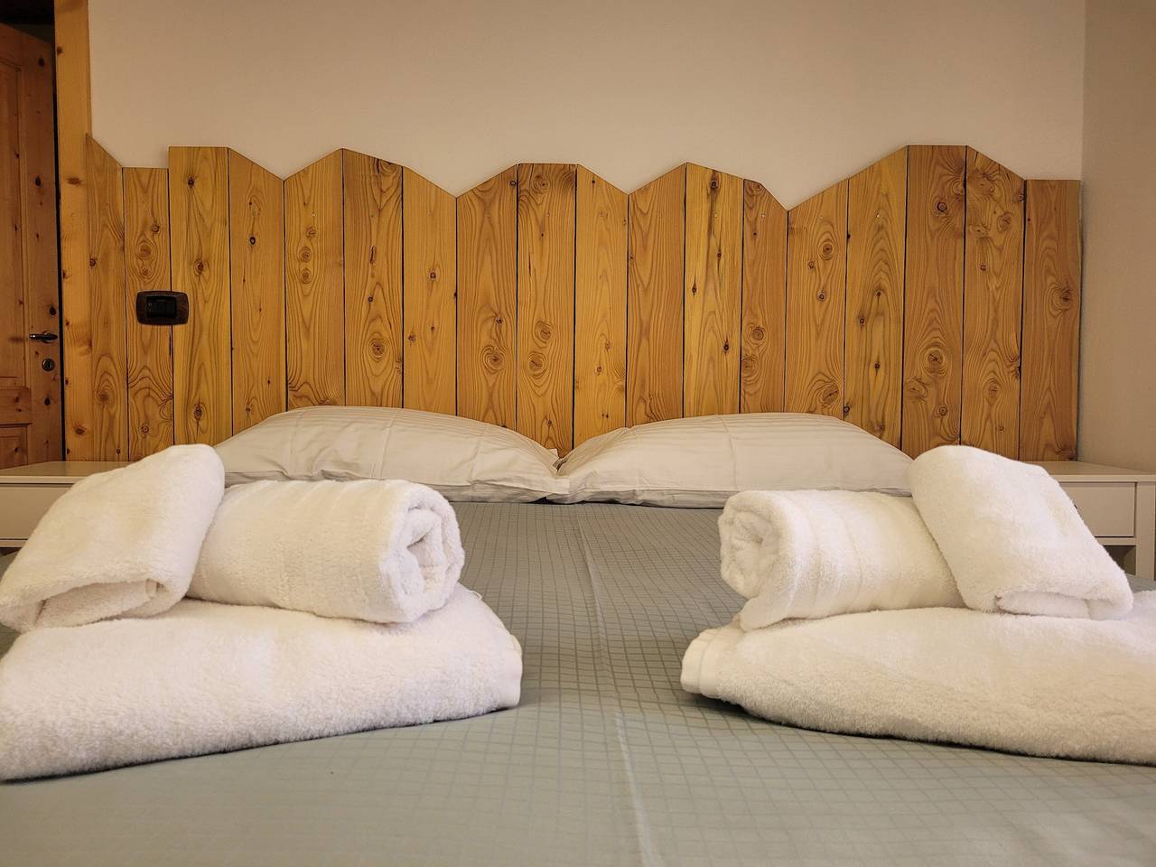 Entire apartment, Apartment 'Casa Sole' with Mountain View, Balcony and Wi-Fi in Dro, Garda Mountains