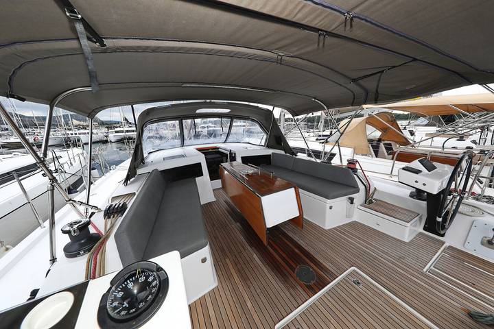 Boat for 8 people with hot tub in Vancouver, British Columbia