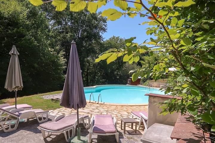Gîte pour 6 personnes, avec piscine ainsi que jardin et sauna à Sauveterre-la-Lémance