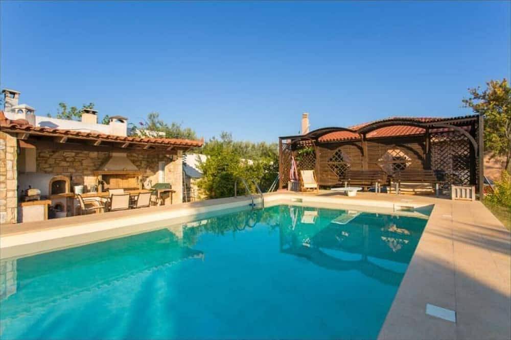 Villa avec piscine près de l'aéroport / près du port-zoo de Rafina / voiture gratuite disponible in Pikermi, Côte est de la région de l'Attique