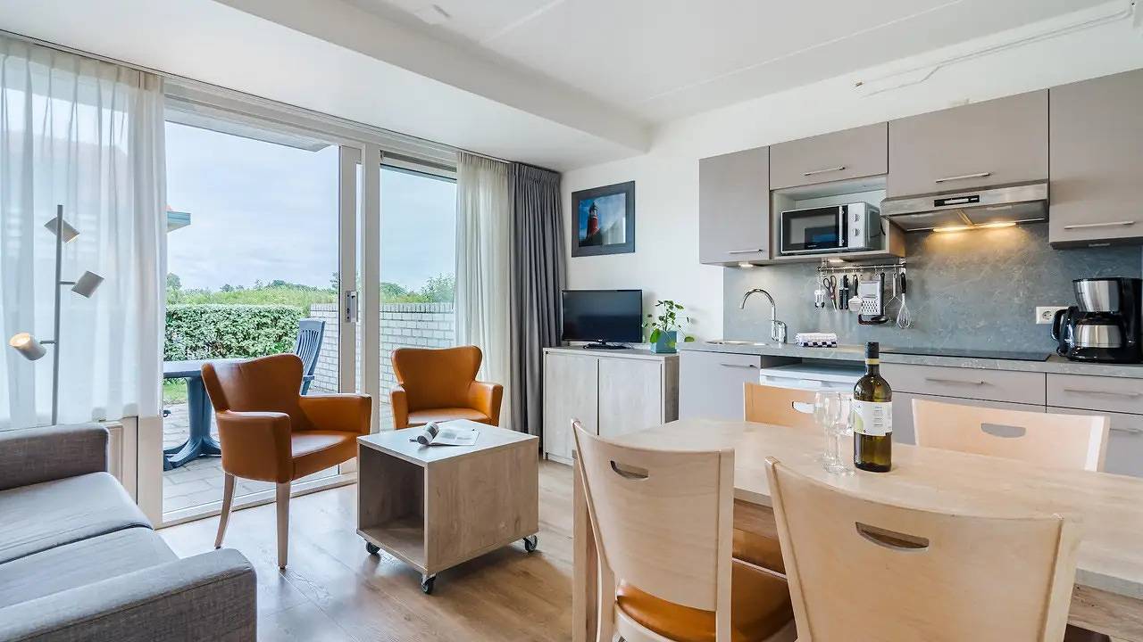 Geheel vakantieappartement, Vakantieappartement voor 4 personen met tuin in De Koog, Nederlandse waddeneilanden