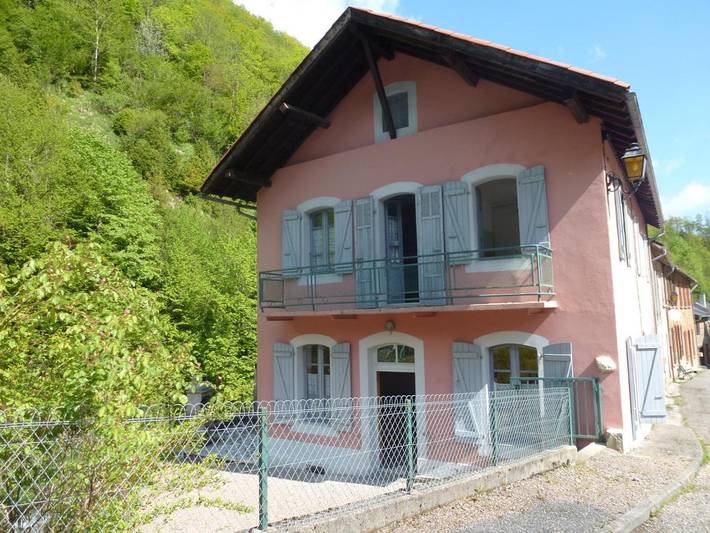 Location de vacances pour 5 personnes, avec jardin et vue à Couflens