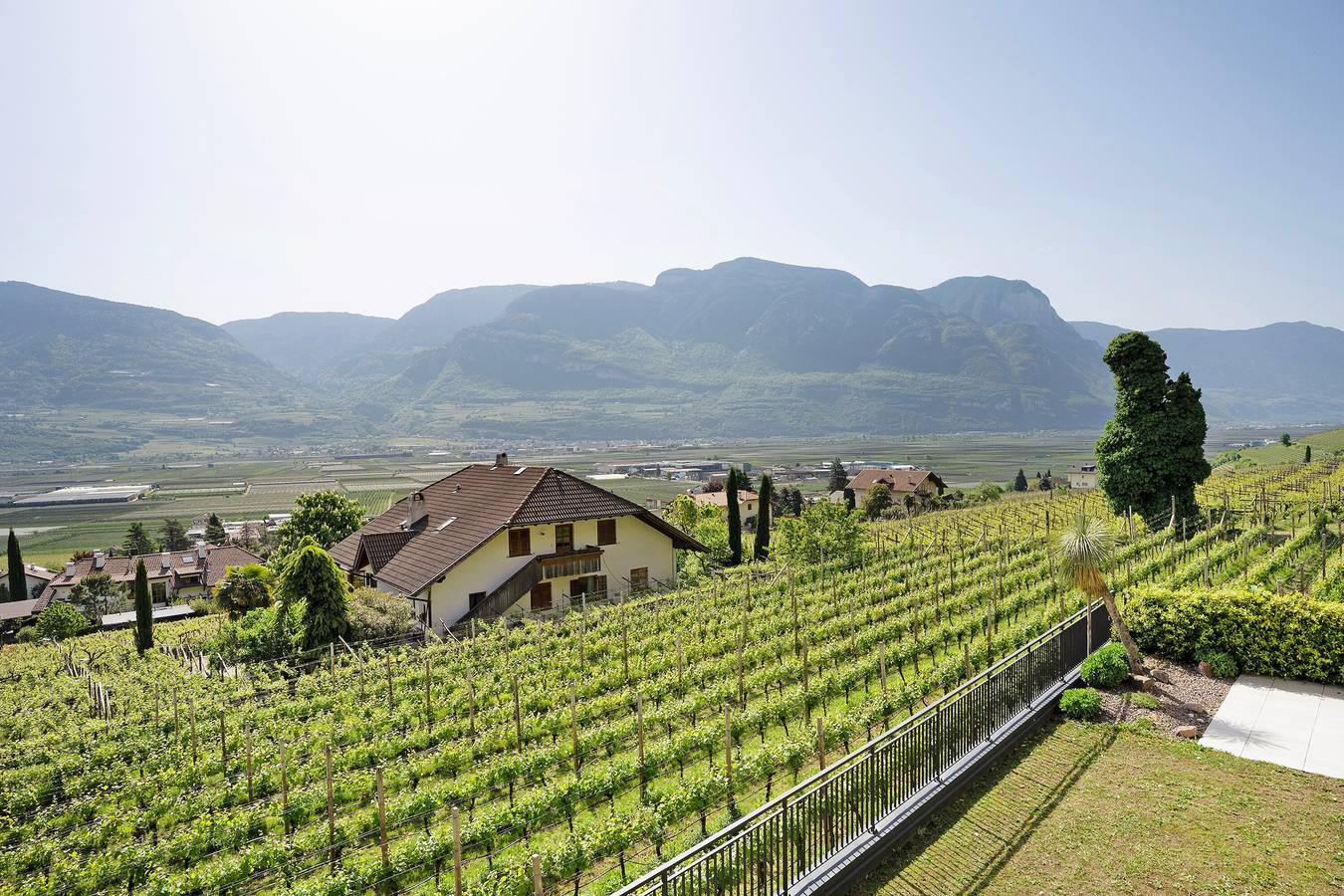 Entire apartment, Apartment 'Bacchushof Cabernet' with Mountain View, Balcony and shared Pool in Tramin an der Weinstraße, Nonsberg Group