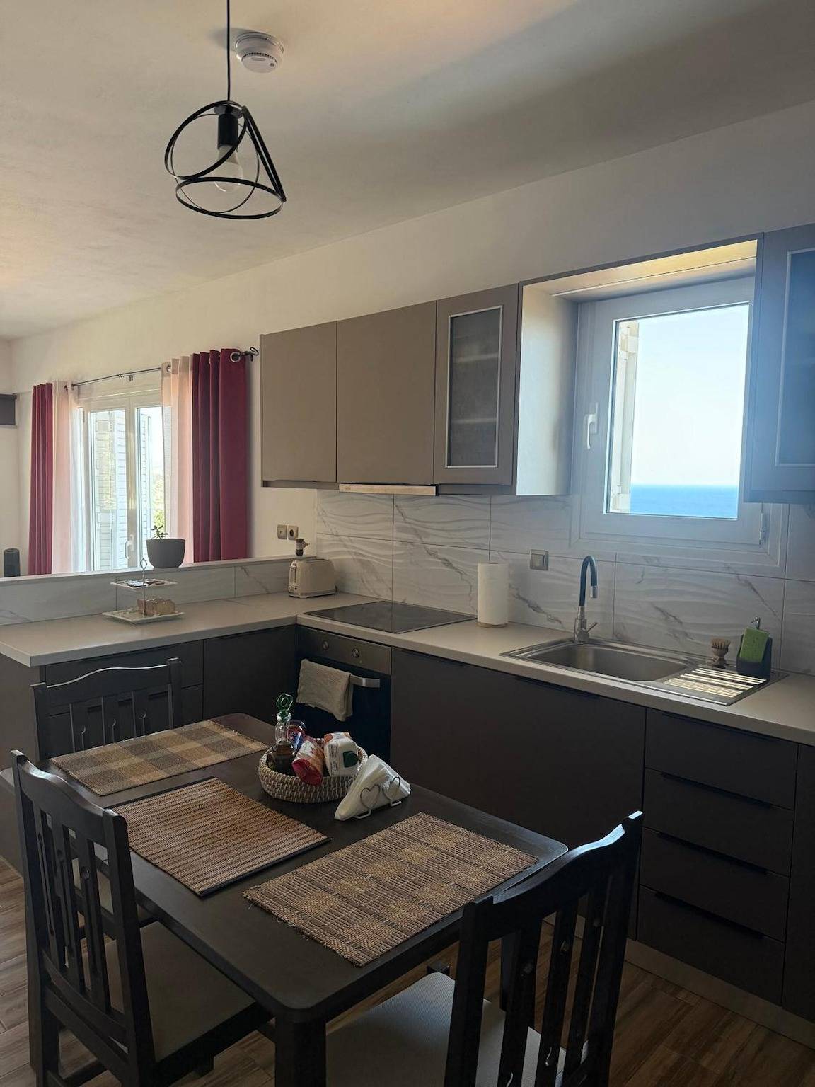 Casa Vacacional 'Panorama Apartment' con Vistas al Mar, Wi-Fi y Aire Acondicionado in Lasithi