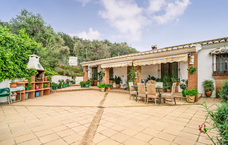 Apartamento para 8 personas, con terraza y piscina, Se admiten mascotas en Jubrique