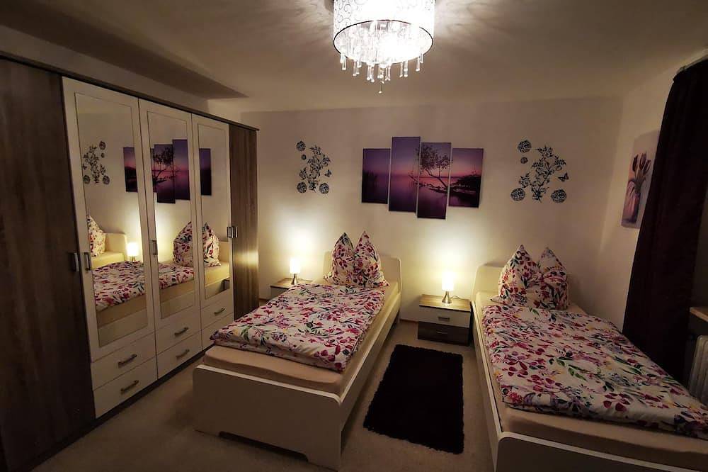 Ganze Wohnung, Ferienwohnung 2, bis 5 Personen, 85 qm, 2 Schlafzimmer in Traunreut, Landkreis Traunstein