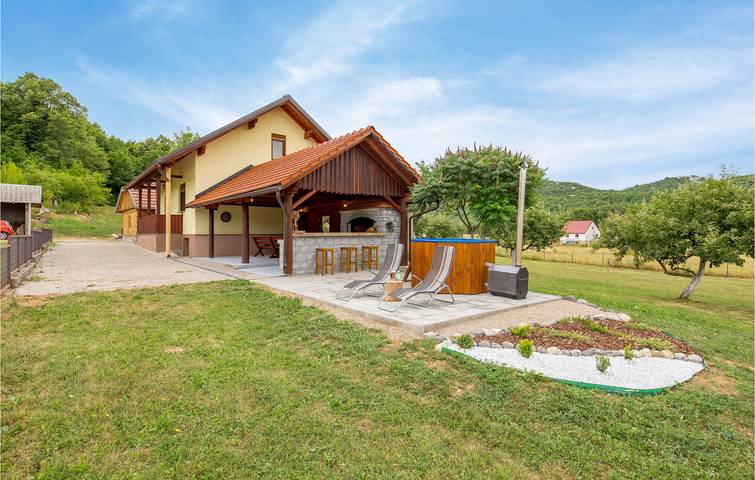 Ferienhaus für 4 Personen, mit Terrasse und Garten sowie Ausblick in Lika-Senj