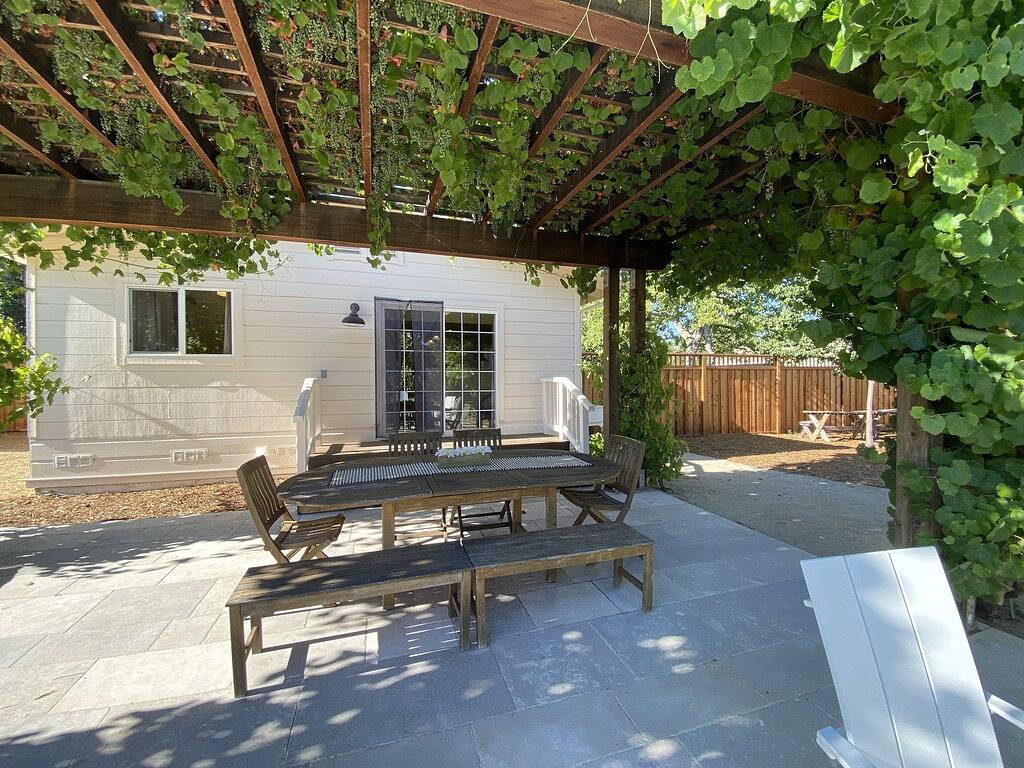 Charming Newcomb Cottage Downtown Sonoma in Sonoma, California North Coast