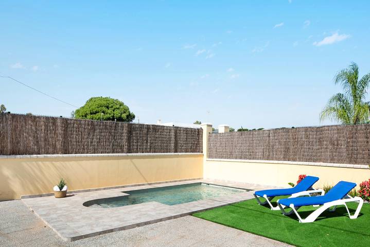 Haustierfreundliches Ferienhaus "Villa Montenmedio 1" mit Bergblick & Pool in Barbate, Costa de la Luz