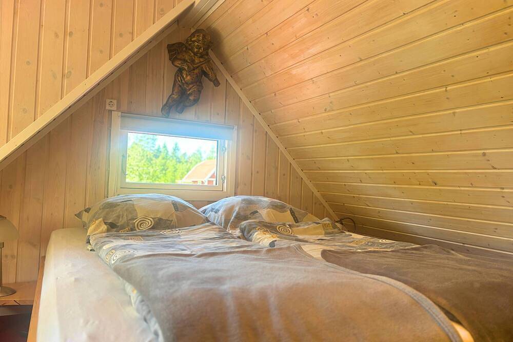 Fannys Hus – Ferienhaus mit Panorama-Sauna am Fluss in Småland in Kronoberg