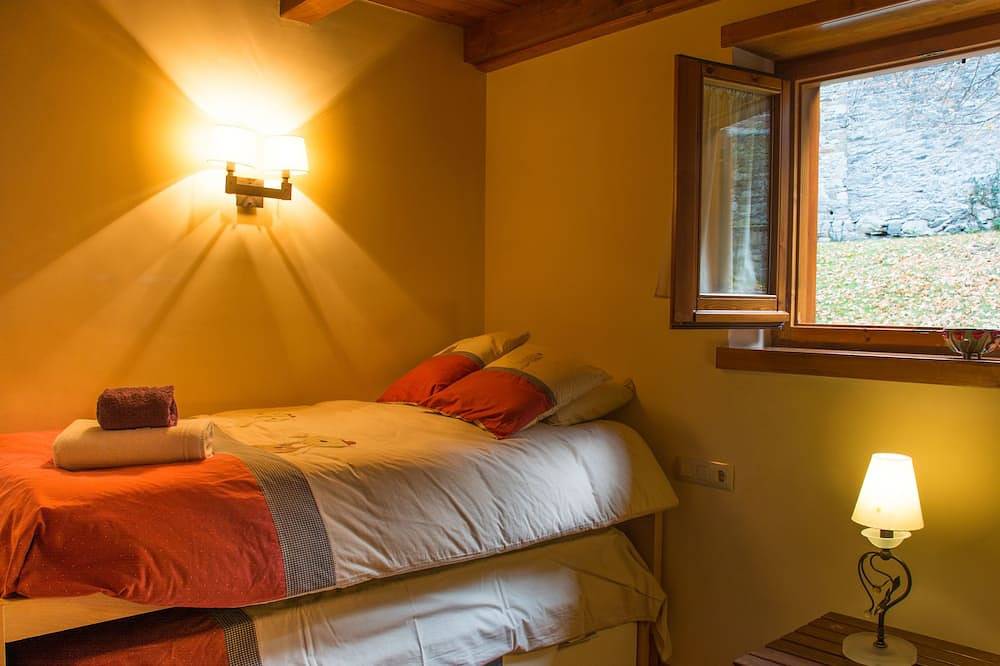 Entire apartment, Cozy and warm apartment in the Valley of Aran. in es Bòrdes, Catalan Pyrenees
