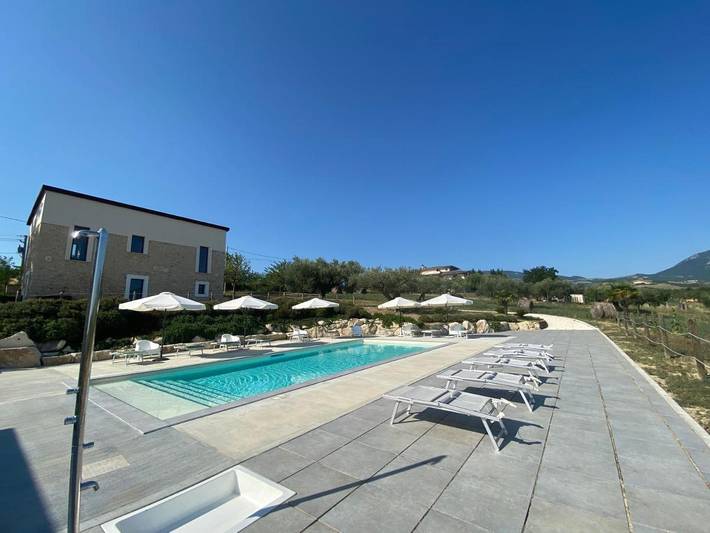 Casa vacanza per 3 persone, con giardino e panorama nonché piscina e terrazza, con animali domestici in Abruzzo