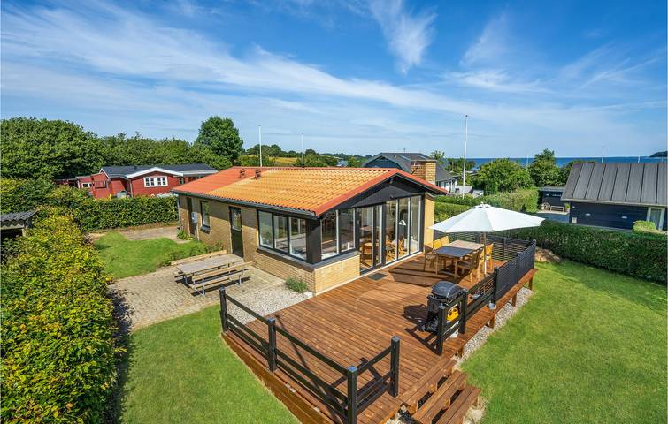 Ferieudlejning for 4 personer, med Terrasse og Have i Vemmingbund