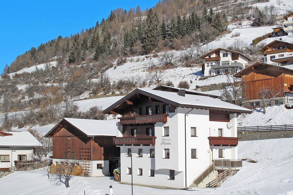 Ganze Wohnung, Schöne Wohnung für 4 Leute mit  W-Lan, Tv und Balkon in Glockturmkamm, Fendels