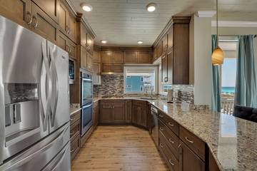 Vacation House for 18 Guests in Navarre Beach, Emerald Coast, Picture 2