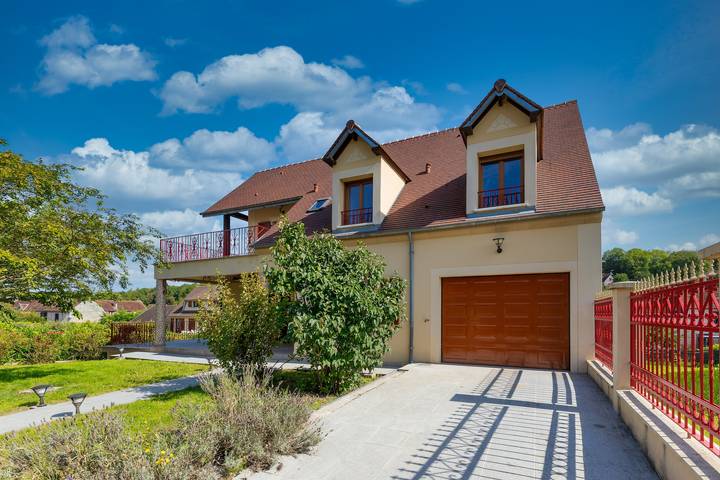Gîte pour 8 personnes, avec jardin et terrasse à Chalautre-la-Petite