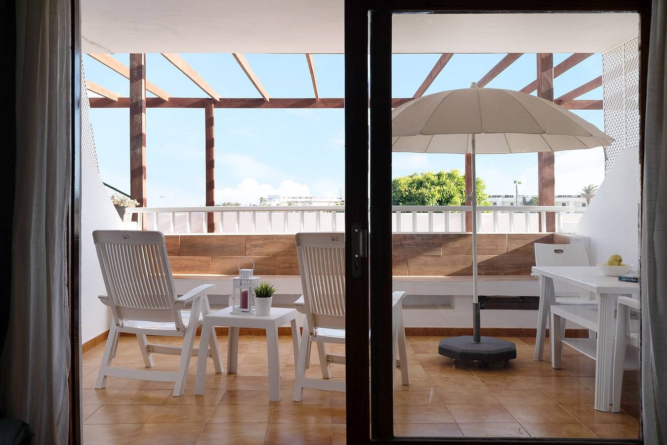 Ganze Wohnung, Ferienwohnung 'Casa Las Palmeras' mit Gemeinschaftspool, privater Terrasse und Wlan in Costa Teguise, Teguise