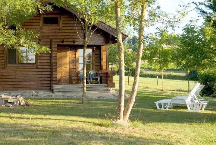 Gîte pour 6 personnes, avec Terrasse et Jardin ainsi que Piscine et Vue à Condom