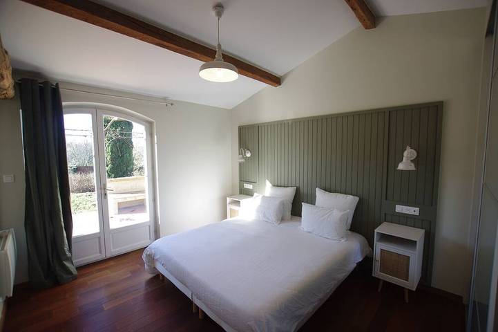 Location de vacances pour 8 personnes, avec terrasse ainsi que jardin et jacuzzi, animaux acceptés à Bosset - 2