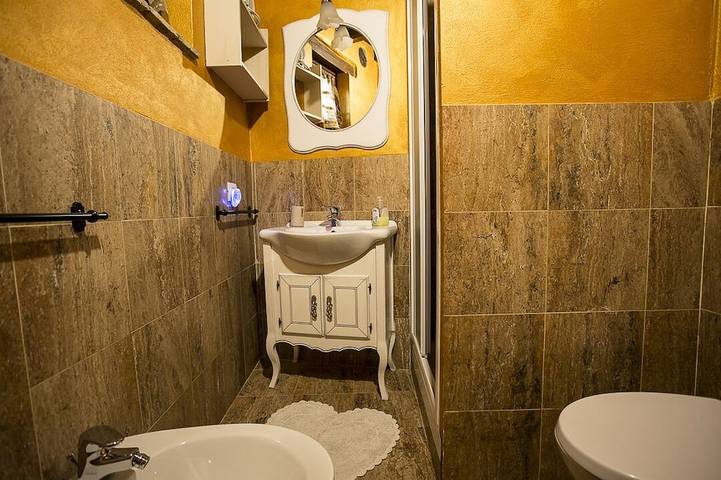 Le Rocche - Sous le Château, Appartement Smeraldo avec Spa et Vue sur la Rivière Noire in Ferentillo, Valnerina