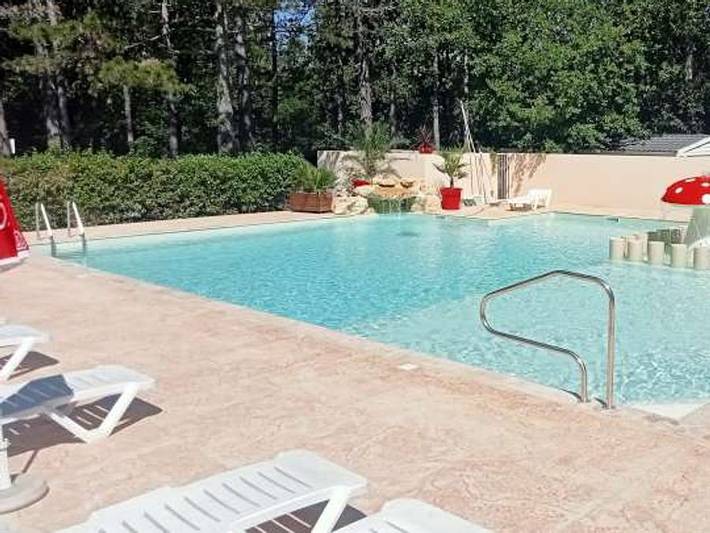 Mobil home pour 6 personnes, avec bassin pour enfant, animaux acceptés à Vagnas