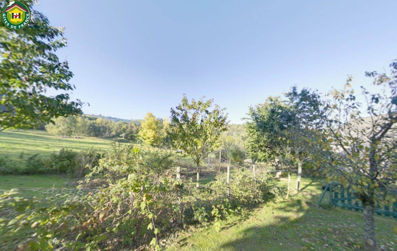 Gîte voor 6 personen met tuin in Roussillon-en-Morvan, Autun en omgeving