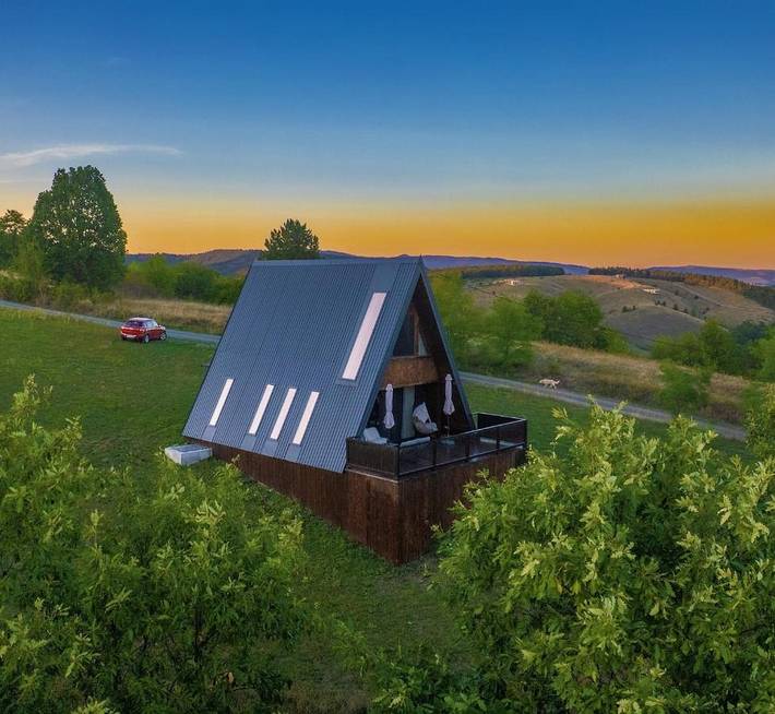 Location de vacances pour 6 personnes, avec jardin et vue à Kosjerić