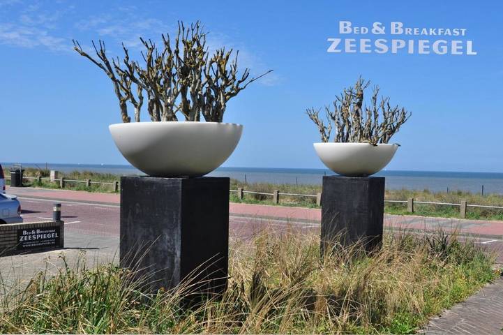 B&b voor 3 personen, with Terras and Tuin as well as Sauna and Uitzicht in Bloemendaal