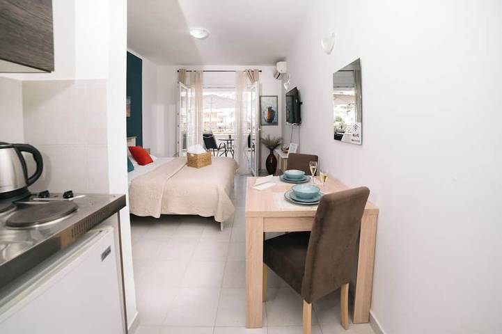 Ferienwohnung für 2 Personen, mit Garten und Balkon