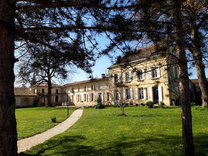 Location de vacances pour 14 personnes, avec Terrasse ainsi que Jardin et Piscine à Flaujagues