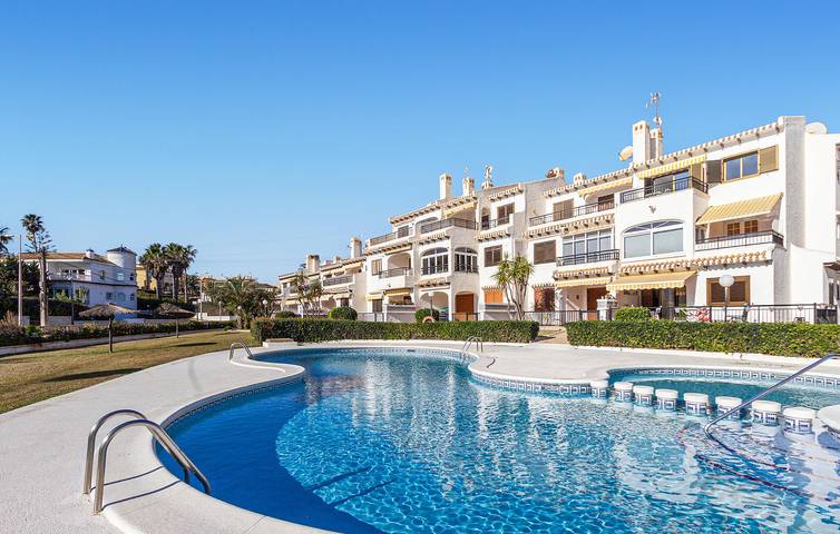 Gîte pour 4 personnes, avec terrasse et piscine à Cabo Roig - 2