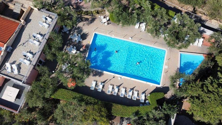 Appart’hôtel pour 3 personnes, avec Terrasse et Jardin ainsi que Bassin pour enfant et Piscine