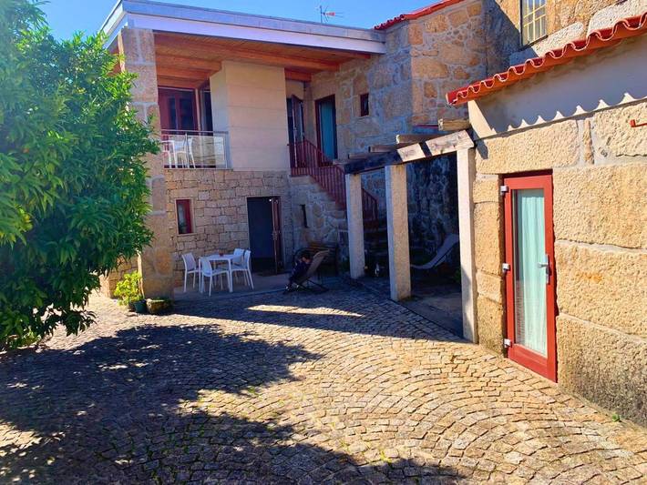 Location de vacances pour 4 personnes, avec Terrasse ainsi que Jardin et Vue à Mangualde