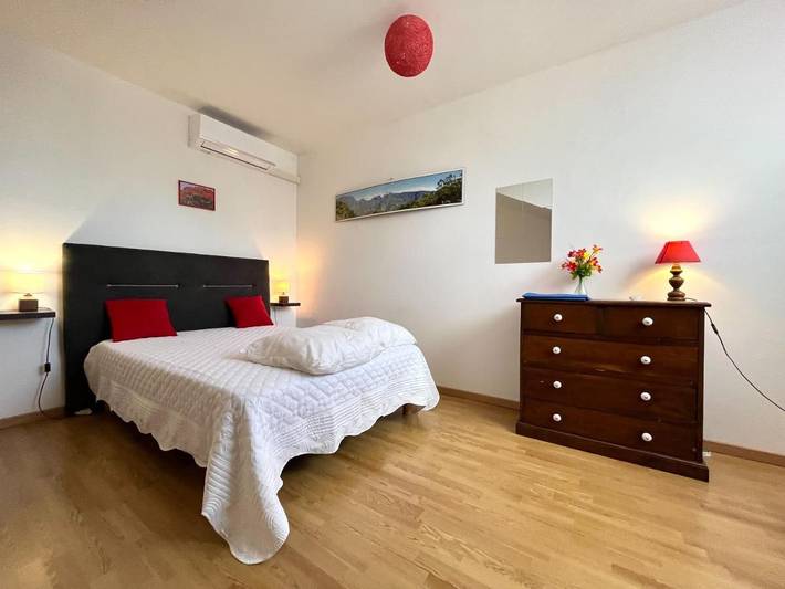 Gîte pour 2 personnes, avec terrasse ainsi que jardin et piscine à Bras-Panon - 3