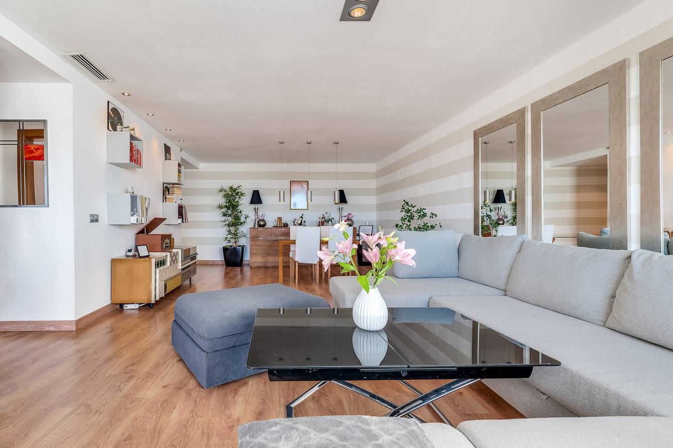 Entire apartment, Apartment 'Amazing View Marbella' with Sea View, Wi-Fi and Air Conditioning in El Castillo de la Heredia, Benahavís
