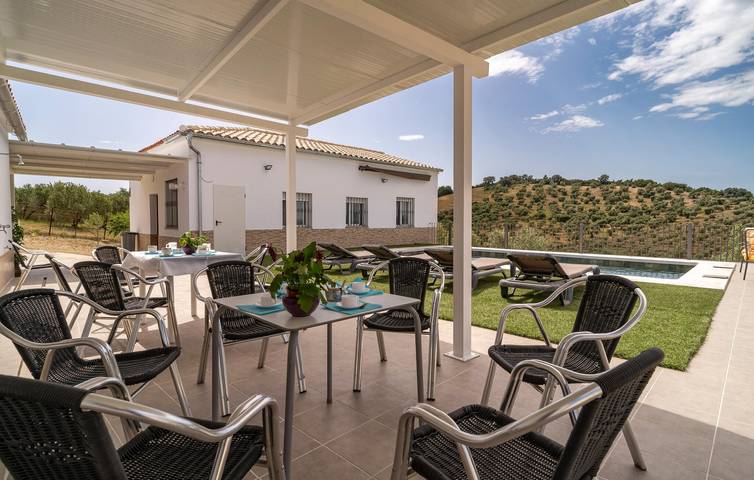 Casa rural para 15 personas, con jardín además de terraza y piscina, Se admiten mascotas en Olvera - 4