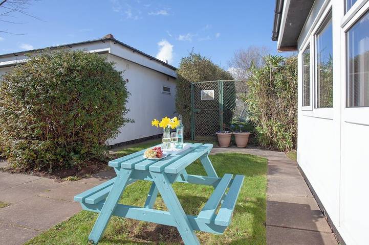 Cottage for 4 people, with Pool in Dawlish Warren