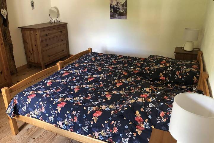 Location de vacances pour 6 personnes, avec terrasse à Rouzède