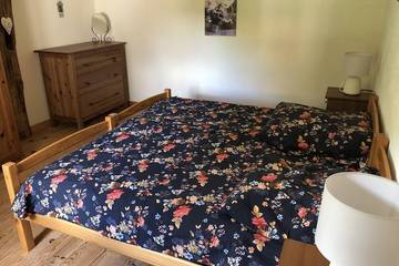 Gîte pour 6 personnes, avec terrasse à Rouzède