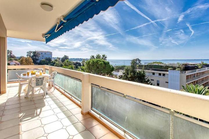 Gîte pour 4 personnes, avec Balcon ainsi que Terrasse et Vue dans Port Gallice